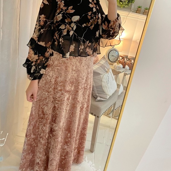 PRICE DROP⬇️ Blush Colored Crushed Velvet High Waisted Skirt✨😍 - Picture 5 of 5
